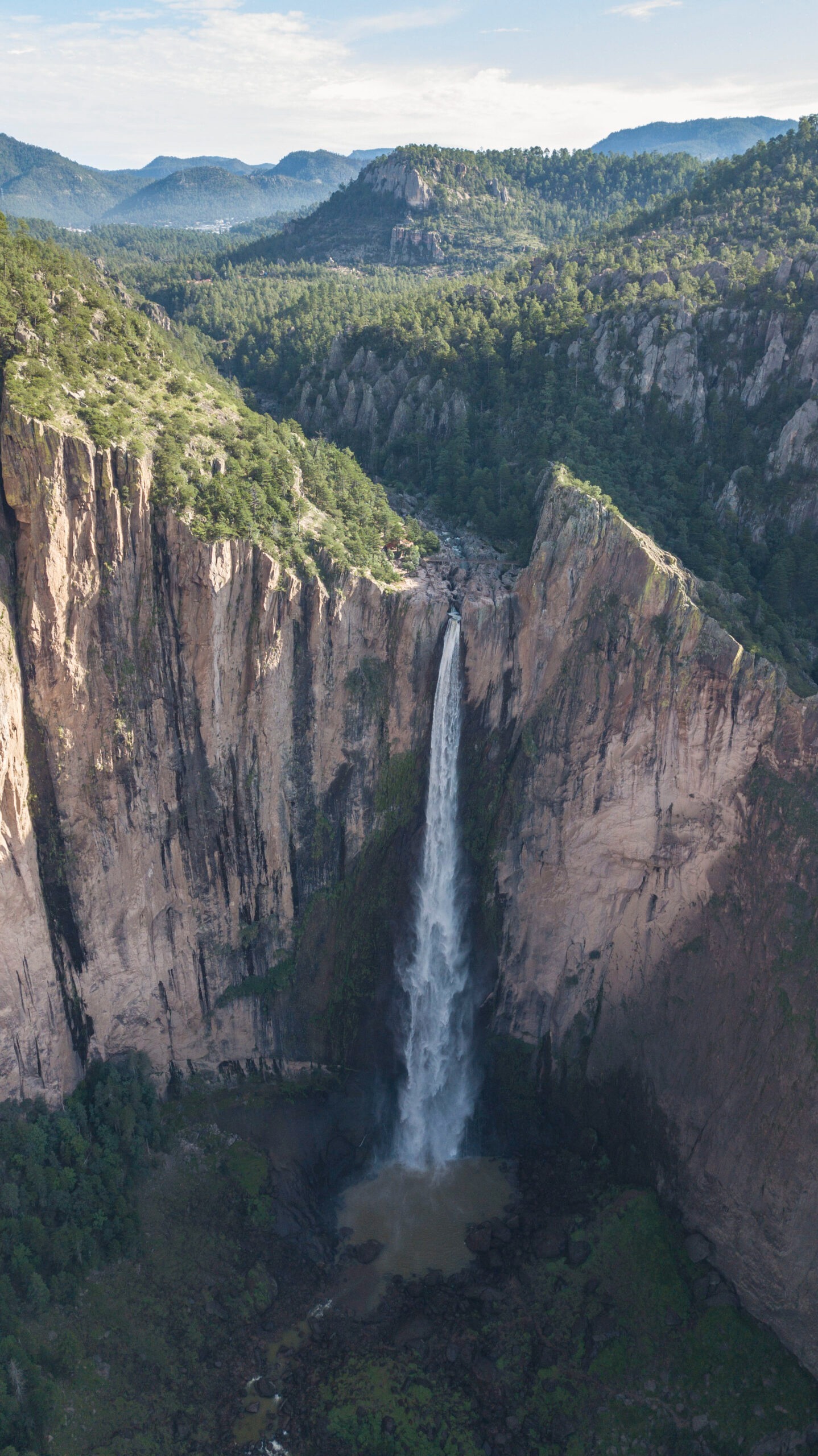 Cascada de Basaseachi - La más alta de México con 246 metros - Vista aérea frontal